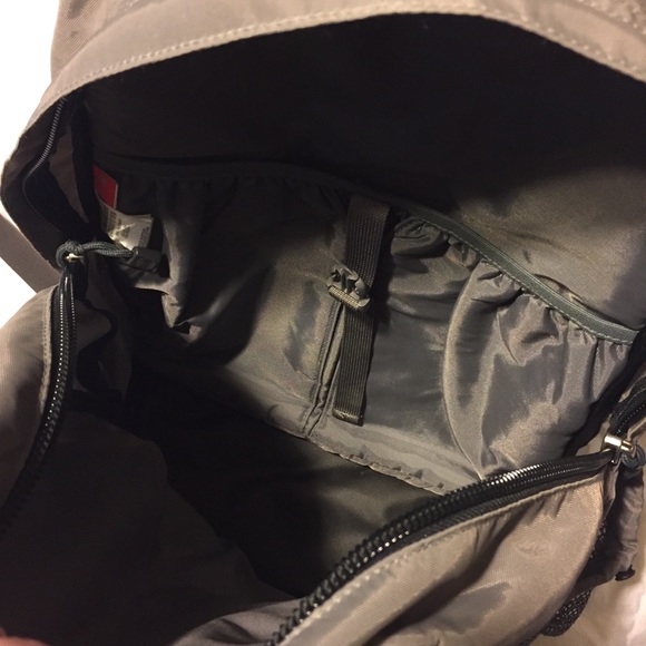 EXCELLENT condition North Face Backpack - Picture 4 of 6